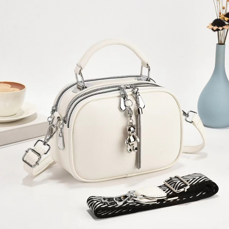 Torba za ramena s resicama, crossbody stil, dvostruke naramenice, zamjenjivi privjesak u obliku medvjedića, elegantna ženska torba