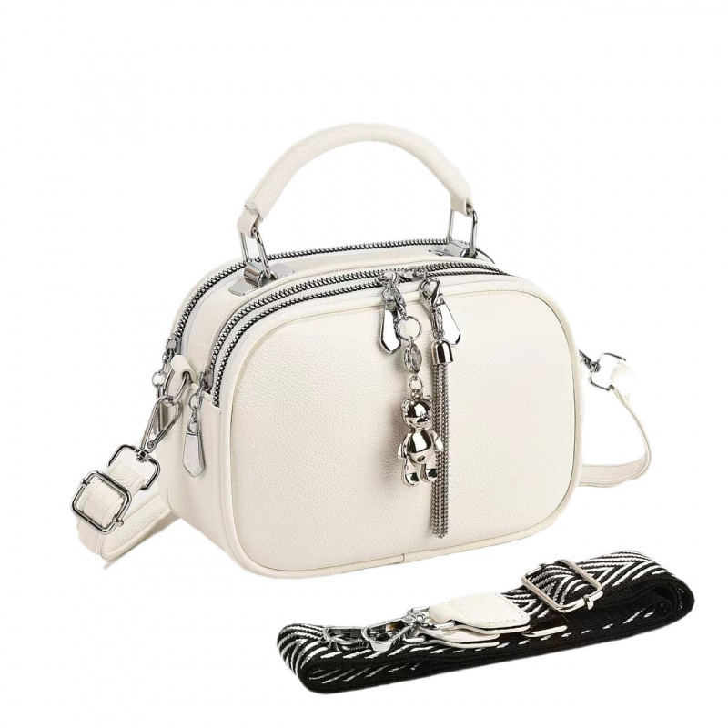 Torba za ramena s resicama, crossbody stil, dvostruke naramenice, zamjenjivi privjesak u obliku medvjedića, elegantna ženska torba