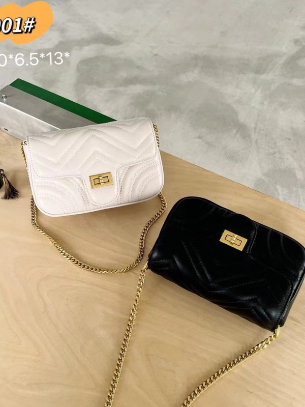 Ženska torbica s lancem, dijamantnim šev quilt, Chanel inspirirana, mala veličina, tri načina nošenja: ramena, preko tijela, ručno, model 2025, prirodna koža