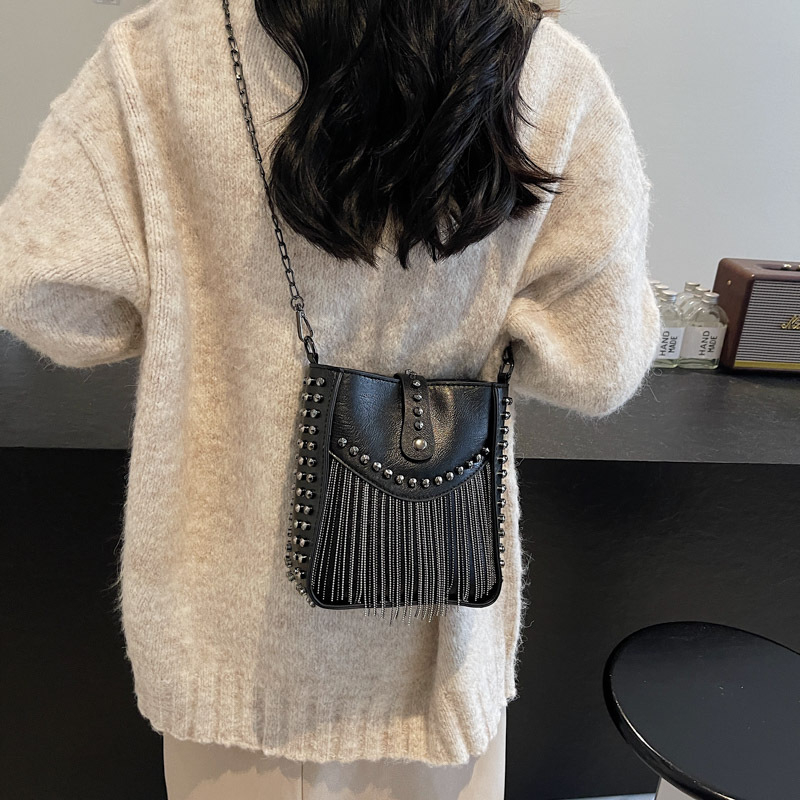 Ženska torbica s lancem i resicama, vintage crossbody bucket bag, visoka kvaliteta za svakodnevnu upotrebu