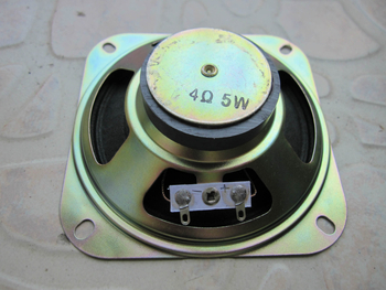 Četverokutni 4-inčni zvučnik za radio, 4 Ω, 5 W, crni magnet, srebrni kapak