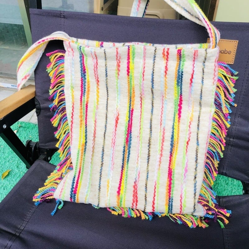 Ženska torba s šarenim prugama i resicama, crossbody u etno vintage stilu, vunena, velik kapacitet