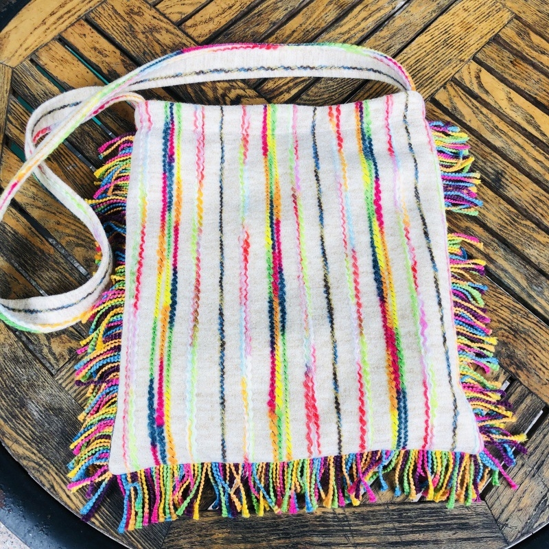 Ženska torba s šarenim prugama i resicama, crossbody u etno vintage stilu, vunena, velik kapacitet