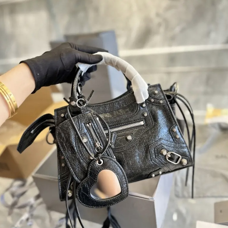 Ženska kožna torbica s ukrasima u stilu motocikla, retro, velika zapremina, preko ramena ili crossbody
