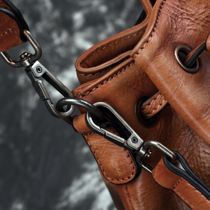Ženska torba od prave kože, multifunkcionalna mini crossbody bucket torba s resicama, ručno obojena