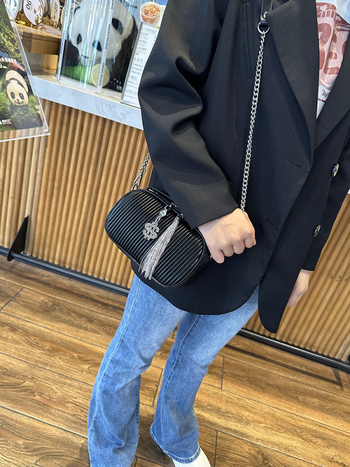 Torbica preko ramena s resom i lancem, mala kvadratna, 2025 novi model, visoka kvaliteta materijala, džep za telefon, ženski modni dodatak
