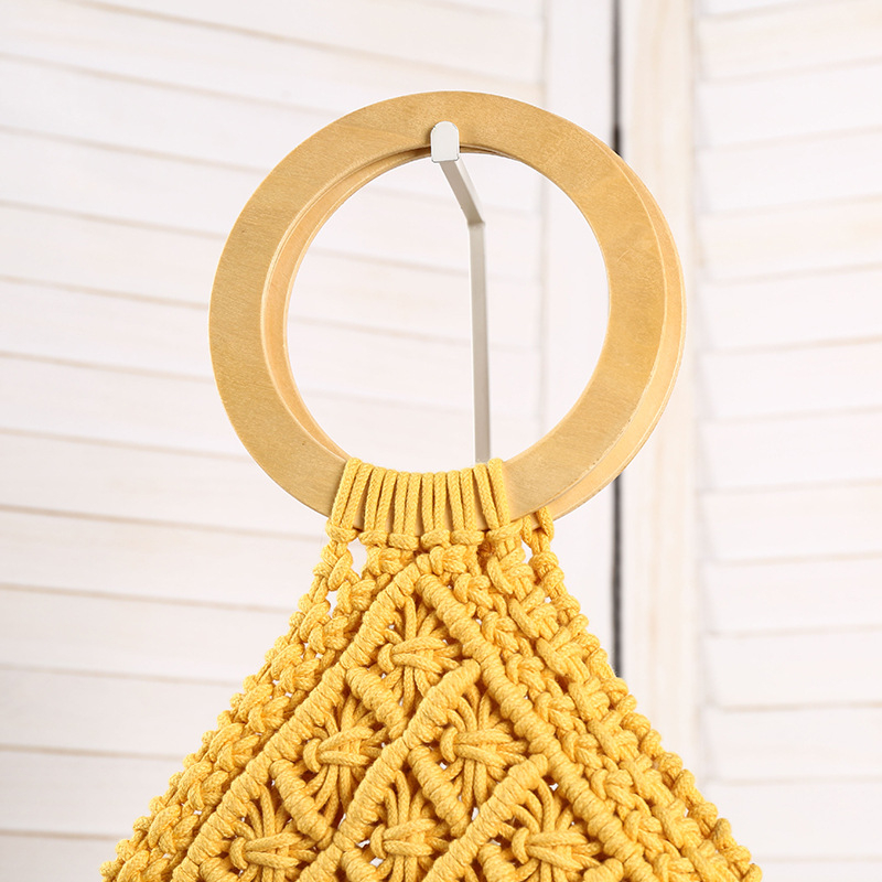 Boho crochet crossbody torba s drvenim prstenom i pamukovim koncem, ručno pletena