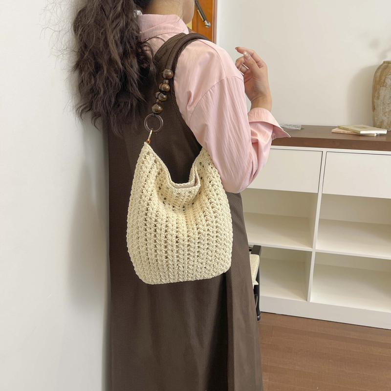 Ženska pletena torbica od slame, ručna izrada, elegantan izgled, plaža torba preko ramena ili crossbody, srednja veličina, proljeće 2026