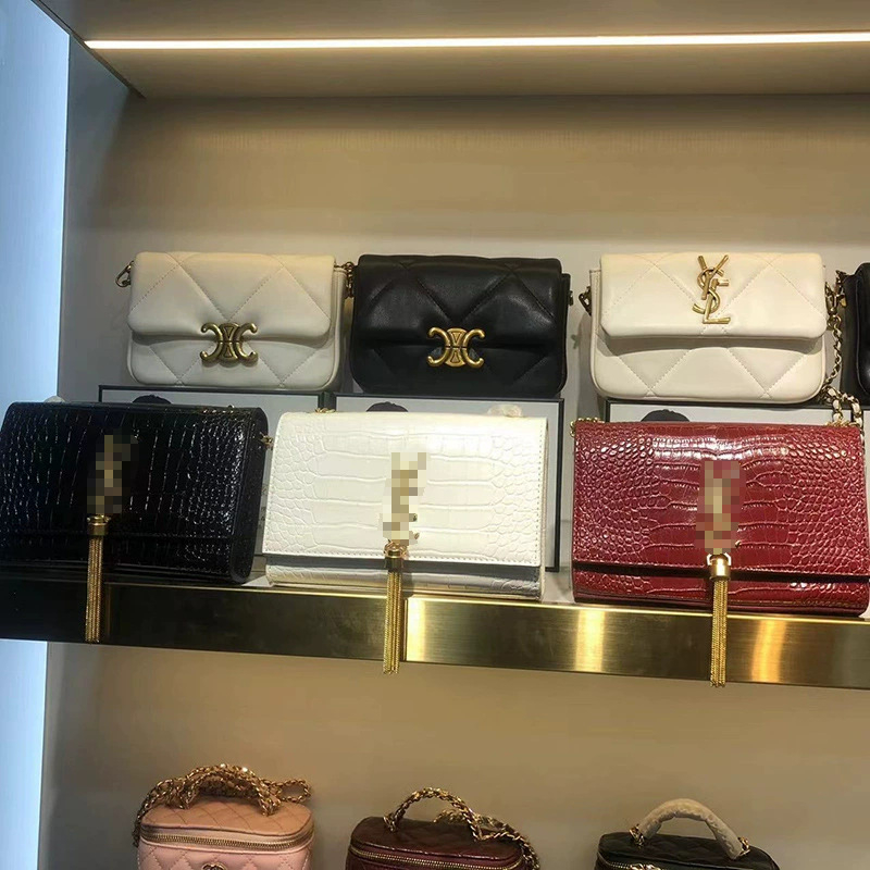 Ženska torbica od prave kože s resicama, stil kuverte, lančani remen, za nošenje preko ramena ili crossbody, srednja veličina, vertikalni kvadratni oblik