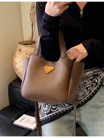 Vintage torba tipa kanta sa europsko‑američkim stilom, svestrana crossbody za žene, kompaktna i moderna, sa zatvaračem