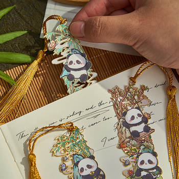 Semn de carte metal Panda, în stil chinezesc, cu decupaj ornamental și ciucure, gravat