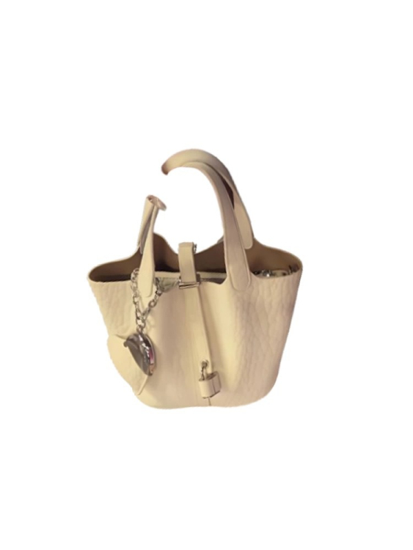 Ženska bucket torba od mekane kože, ljeto 2025, tekstura visoke kvalitete, nišni dizajn, nošenje u ruci ili crossbody.