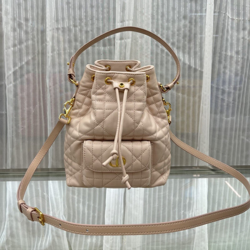 Ženska kožna bucket torba s vezicom, karirani uzorak, srednja veličina, za ramena ili crossbody