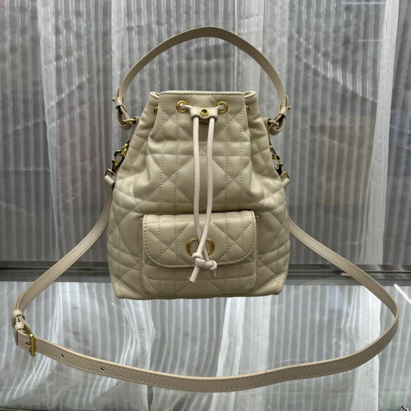 Ženska kožna bucket torba s vezicom, karirani uzorak, srednja veličina, za ramena ili crossbody
