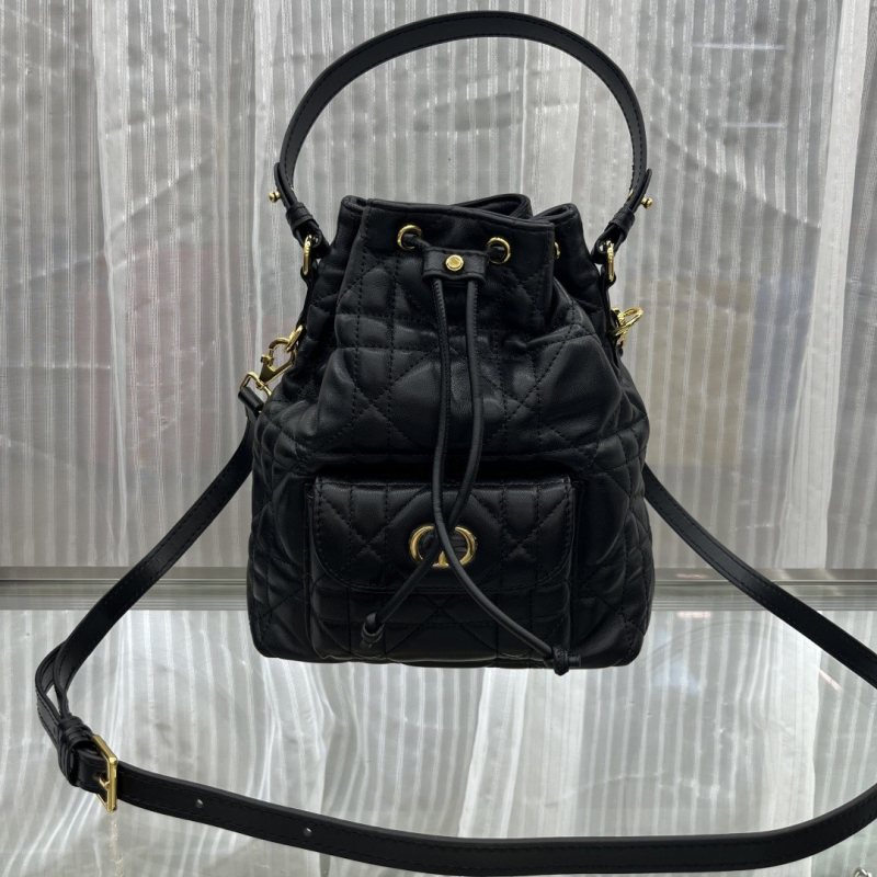 Ženska kožna bucket torba s vezicom, karirani uzorak, srednja veličina, za ramena ili crossbody