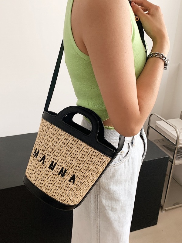 Ženska ljetna torbica od slamnaste pletenine, mala ovalna forma, preko ramena ili crossbody, gradski jednostavan stil