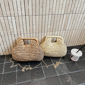Ženska torbica od slame u šumskom stilu, inspirirana školjkom, mala crossbody torba s lančanim kaišem, ljeto 2025