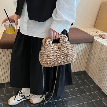 Ženska torbica od slame u šumskom stilu, inspirirana školjkom, mala crossbody torba s lančanim kaišem, ljeto 2025