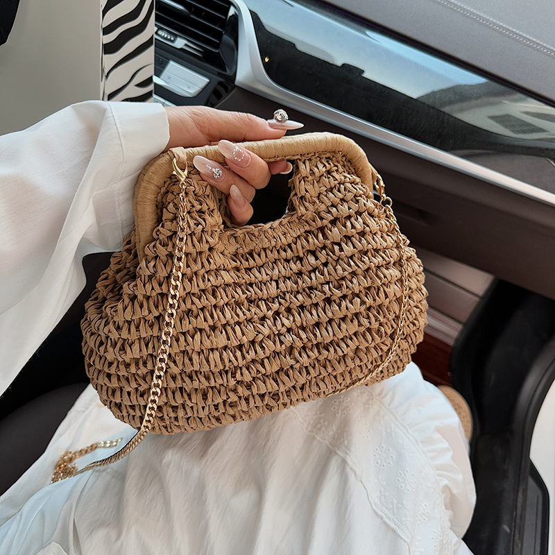 Ženska torbica od slame u šumskom stilu, inspirirana školjkom, mala crossbody torba s lančanim kaišem, ljeto 2025