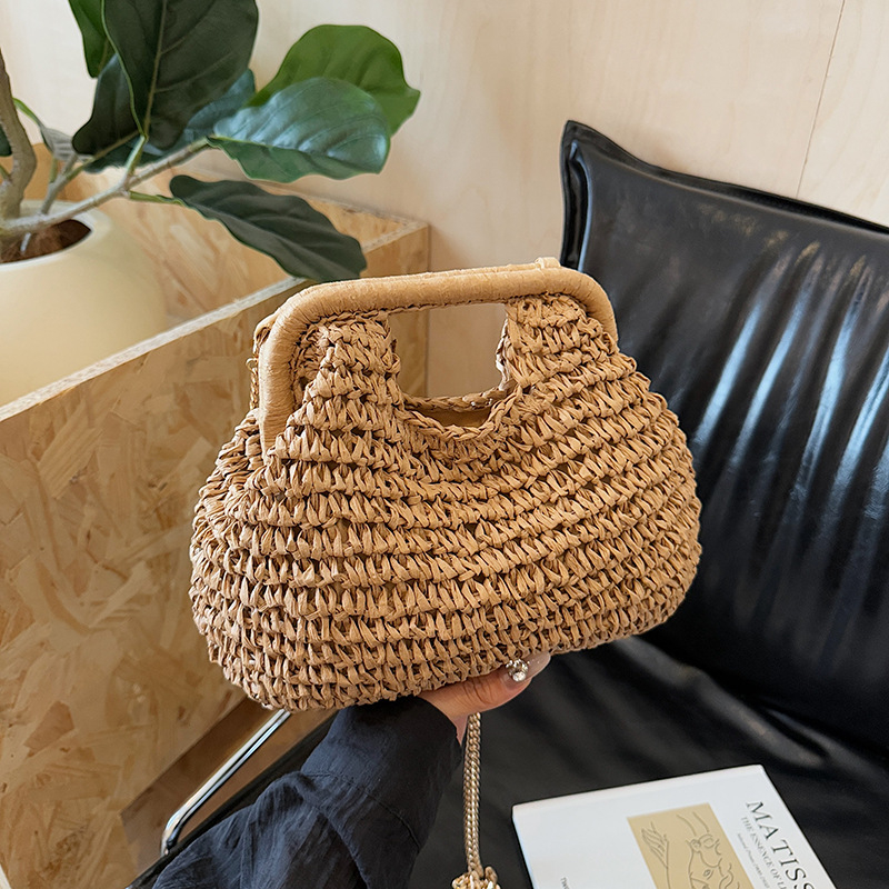 Ženska torbica od slame u šumskom stilu, inspirirana školjkom, mala crossbody torba s lančanim kaišem, ljeto 2025