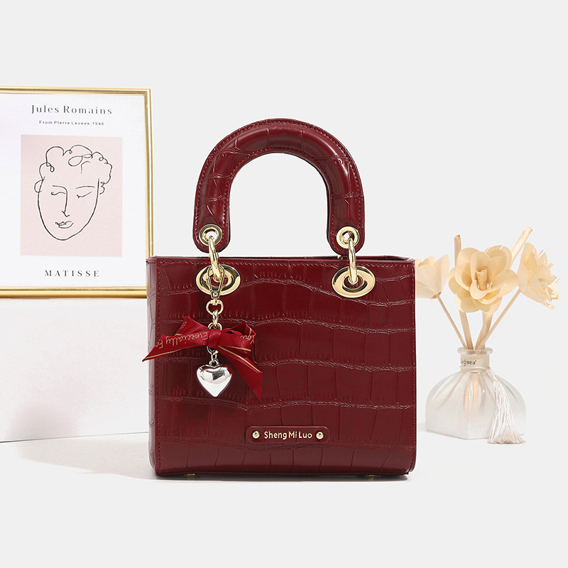Crvena ženska torbica, 2025 novi stil Princess Diana, nosiva u ruci ili crossbody, moderna svakodnevna i svadbena torba