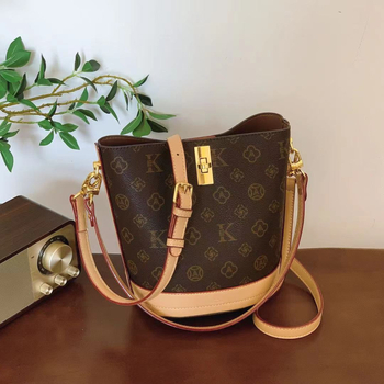 Gutiko PVC bucket torba za žene, velika kapaciteta, crossbody sa zatvaračem, unutarnji džepovi za telefon i osobnu iskaznicu, podstava od poliestera