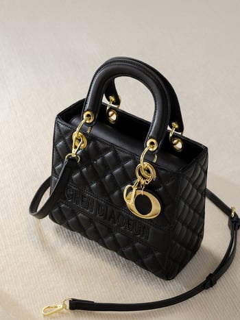 Diana torba, kapitone PU, ramena i crossbody, srednje veličine, luksuzna