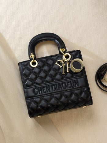 Diana torba, kapitone PU, ramena i crossbody, srednje veličine, luksuzna