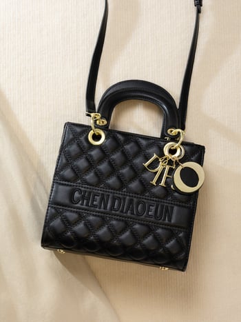 Diana torba, kapitone PU, ramena i crossbody, srednje veličine, luksuzna