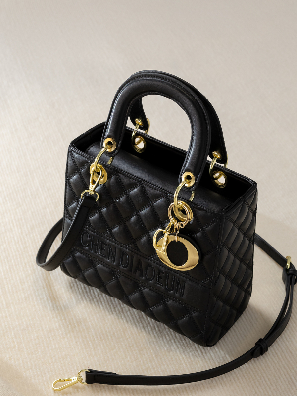 Diana torba, kapitone PU, ramena i crossbody, srednje veličine, luksuzna