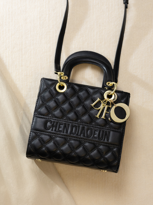 Diana torba, kapitone PU, ramena i crossbody, srednje veličine, luksuzna