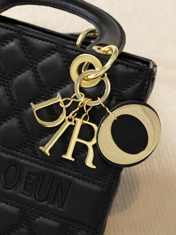 Diana torba, kapitone PU, ramena i crossbody, srednje veličine, luksuzna