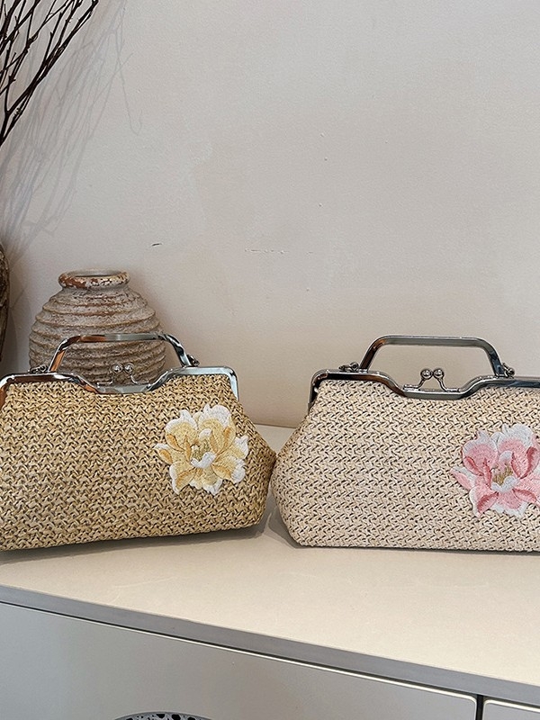 Mini pletena torbica od slame u kineskom stilu, ženska za rame ili crossbody, s lancem i zatvaračem, model 2025