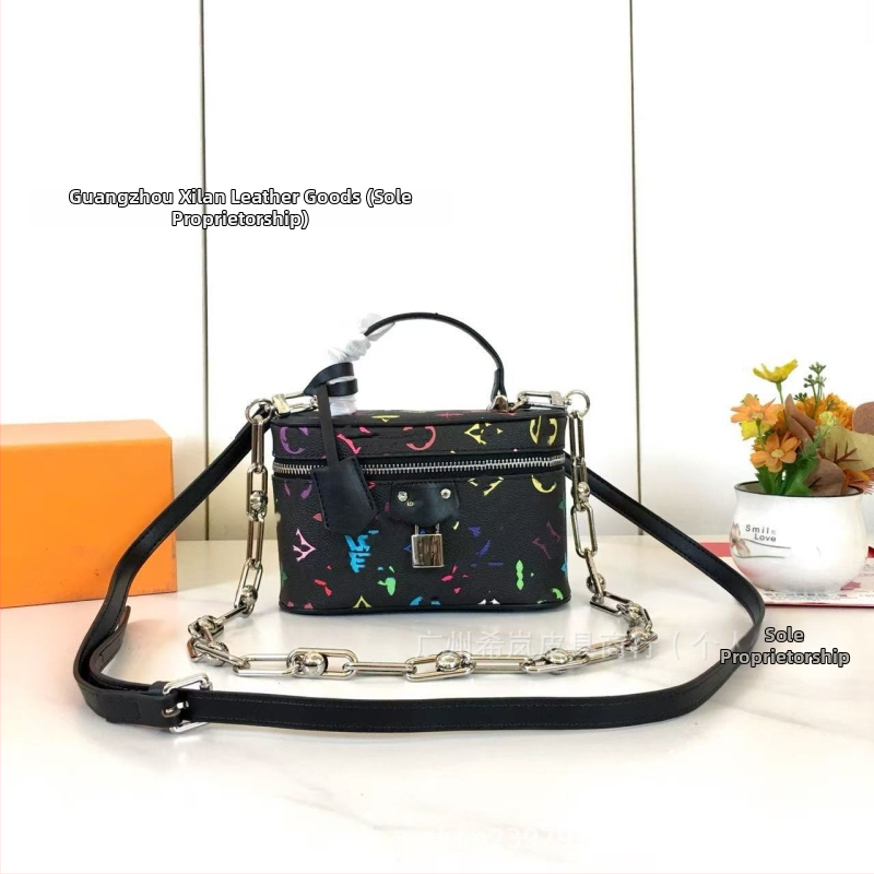 Kozmetička torbica s monogramom Takashi Murakami, bijela trobojna PVC, mala, ručni drški i lancem za rame za žene