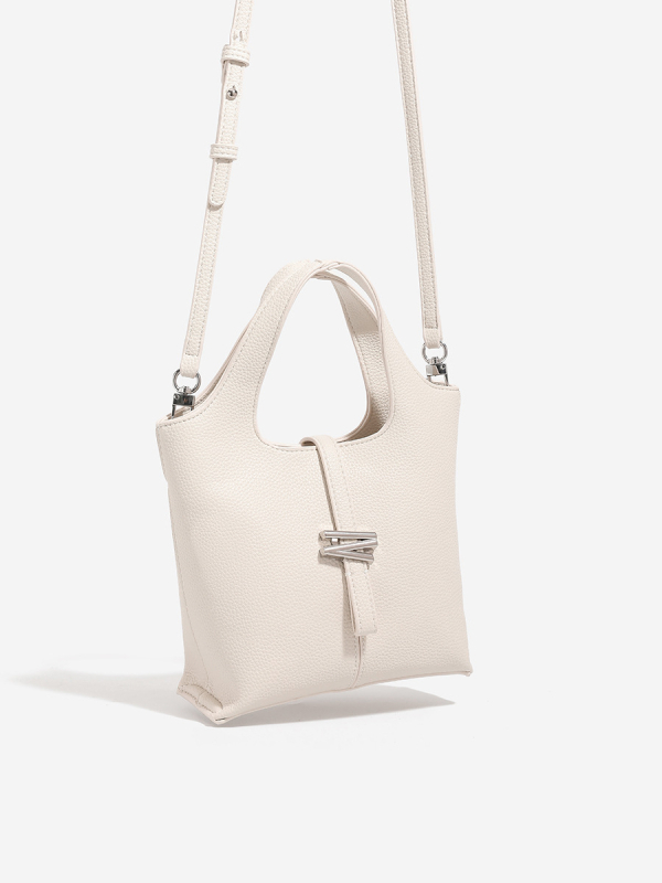 Ružičasta torba u obliku koša sa zvončićima — ženska mala bucket bag, crossbody, proljeće/ljeto 2025