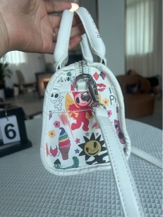 ZV 2 025 — francuskog stila, kompaktna torbica za rame s krilastim kristalima i crossbody remenom