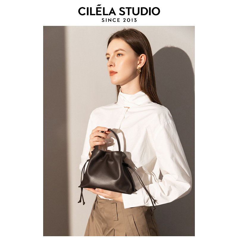 Ženska torbica od prve klase ovčje kože, plisirana u obliku oblaka dumpling, srednje veličine, crossbody