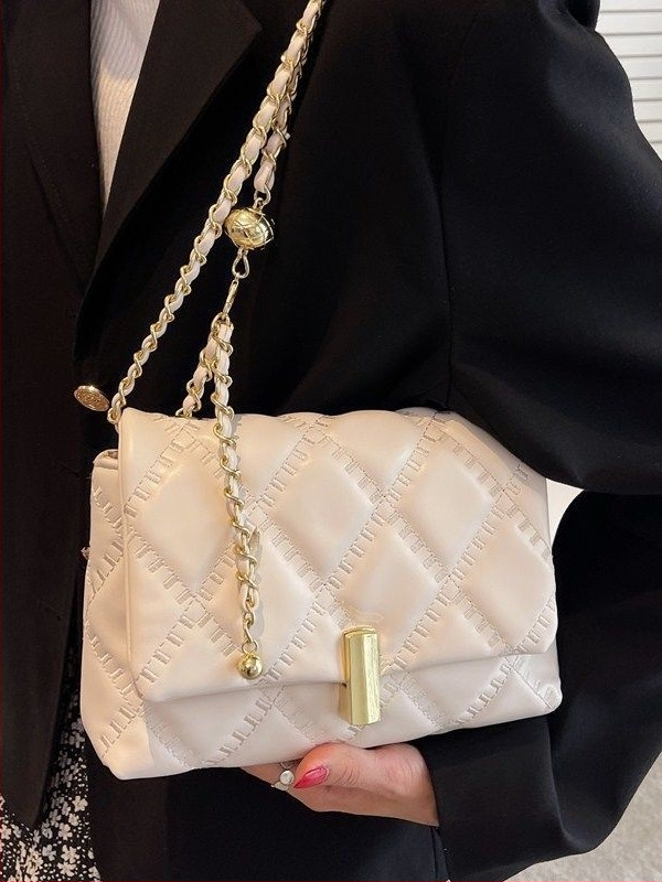 Mala ženska torbica s dijamantnim quiltom i lančanim crossbody remenom, gradski stil, proljeće 2025