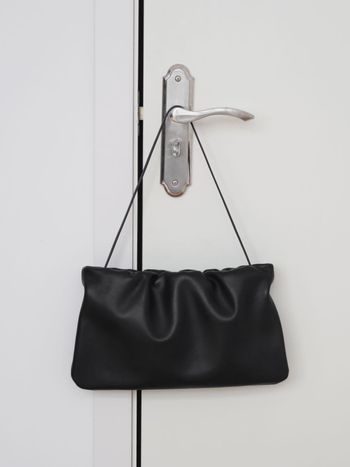 Torba od ovčje kože s teksturom oblaka, vezicom i plisiranim detaljima, ramenska ili crossbody torba, prava koža, velika zapremina, ženska dnevna torba