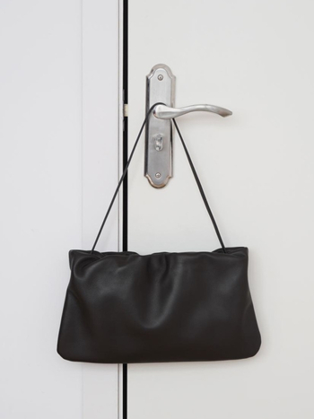 Torba od ovčje kože s teksturom oblaka, vezicom i plisiranim detaljima, ramenska ili crossbody torba, prava koža, velika zapremina, ženska dnevna torba