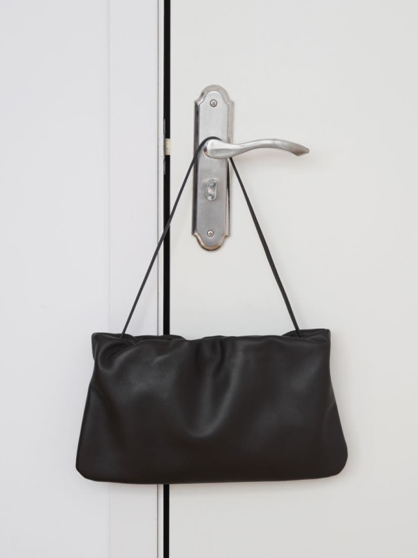 Torba od ovčje kože s teksturom oblaka, vezicom i plisiranim detaljima, ramenska ili crossbody torba, prava koža, velika zapremina, ženska dnevna torba