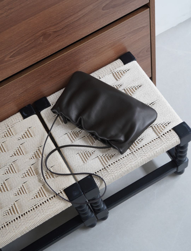 Torba od ovčje kože s teksturom oblaka, vezicom i plisiranim detaljima, ramenska ili crossbody torba, prava koža, velika zapremina, ženska dnevna torba