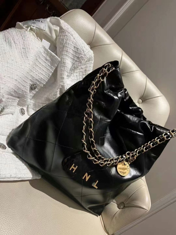 PU tote torba s lancem preko ramena, srednje veličine, gradski minimalistički stil, vertikalno kvadratnog oblika, unutarnji džep na zip i džep za telefon, mekana konstrukcija, trodimenzionalan vanjski dio, set majka-kći