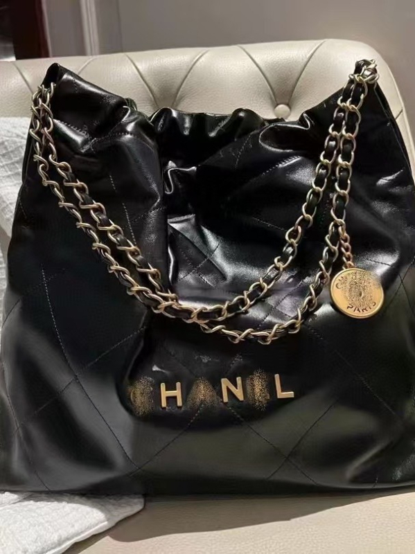 PU tote torba s lancem preko ramena, srednje veličine, gradski minimalistički stil, vertikalno kvadratnog oblika, unutarnji džep na zip i džep za telefon, mekana konstrukcija, trodimenzionalan vanjski dio, set majka-kći