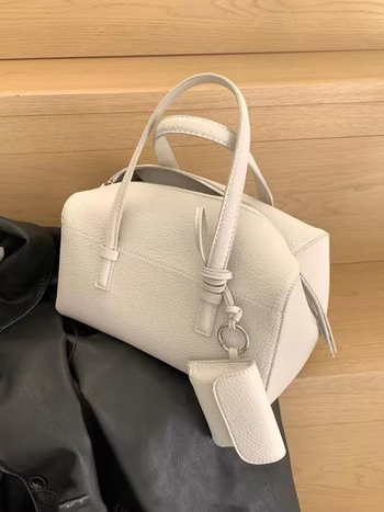 Nova proljetno-ljetna nišna minimalistička Boston torba s velikim kapacitetom za svakodnevnu upotrebu — na ramenu ili crossbody