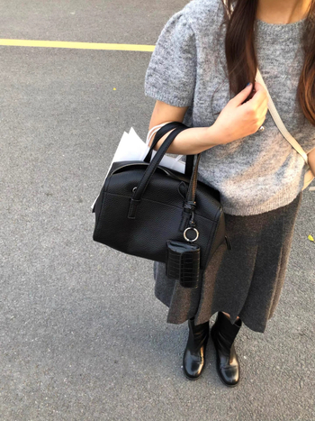 Nova proljetno-ljetna nišna minimalistička Boston torba s velikim kapacitetom za svakodnevnu upotrebu — na ramenu ili crossbody