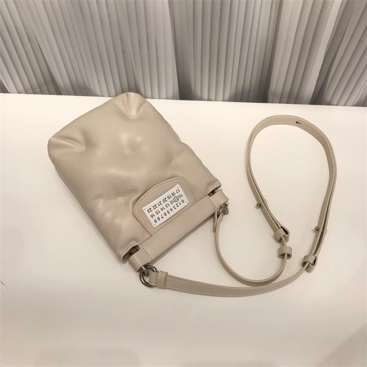 M6 Margiela mini ženska torbica od prave kože, crossbody s motivom oblaka, džep za mobitel, vertikalni kvadratni oblik, jesen 2023