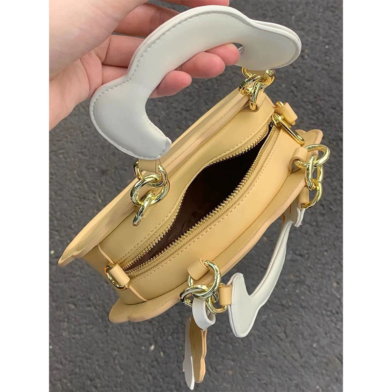 Ženska mala crossbody torba s nišnim dizajnom, inspirirana oblacima, sa strukturiranim siluetom i pretincem za telefon