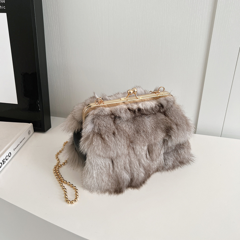 Ženska zimska torbica od pliša s akcentom lisje dlake, crossbody torba s magnetskim zatvaranjem, stil oblaka