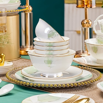 Set de veselă din porțelan cu boluri și farfurii în model floral, compatibil cu microunde, finisaj glazurat, două dimensiuni 11–12 cm și 15–16 cm, ideal ca dar
